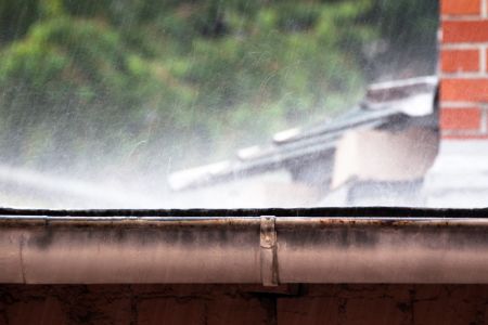7 Benefits of Professional Gutter Cleaning